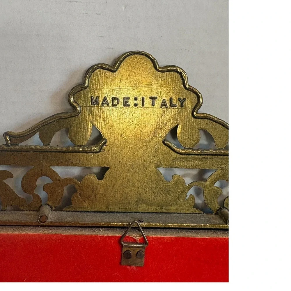 Unbranded ornate gold